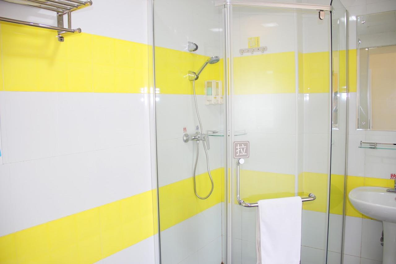 7Days Inn Yunfu Luoding Central Εξωτερικό φωτογραφία