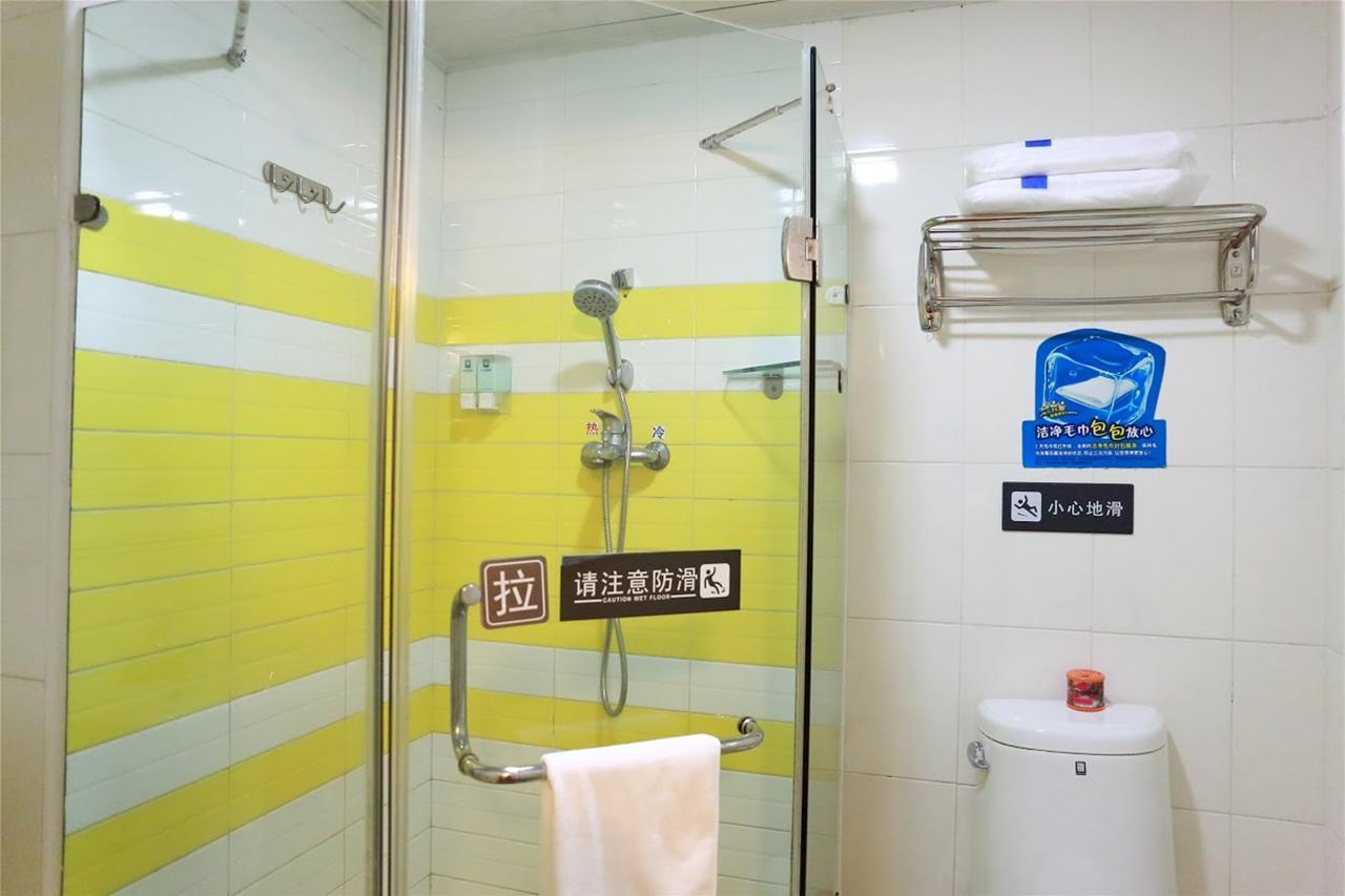 7Days Inn Yunfu Luoding Central Εξωτερικό φωτογραφία